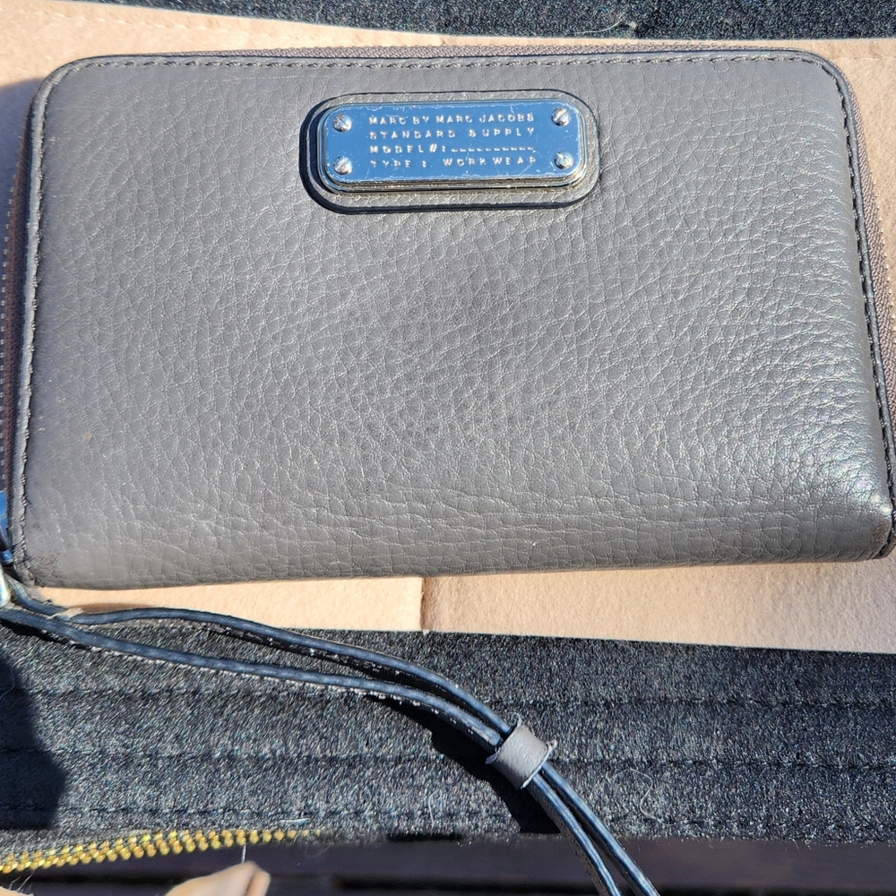 Marc Jacobs zip up wallet